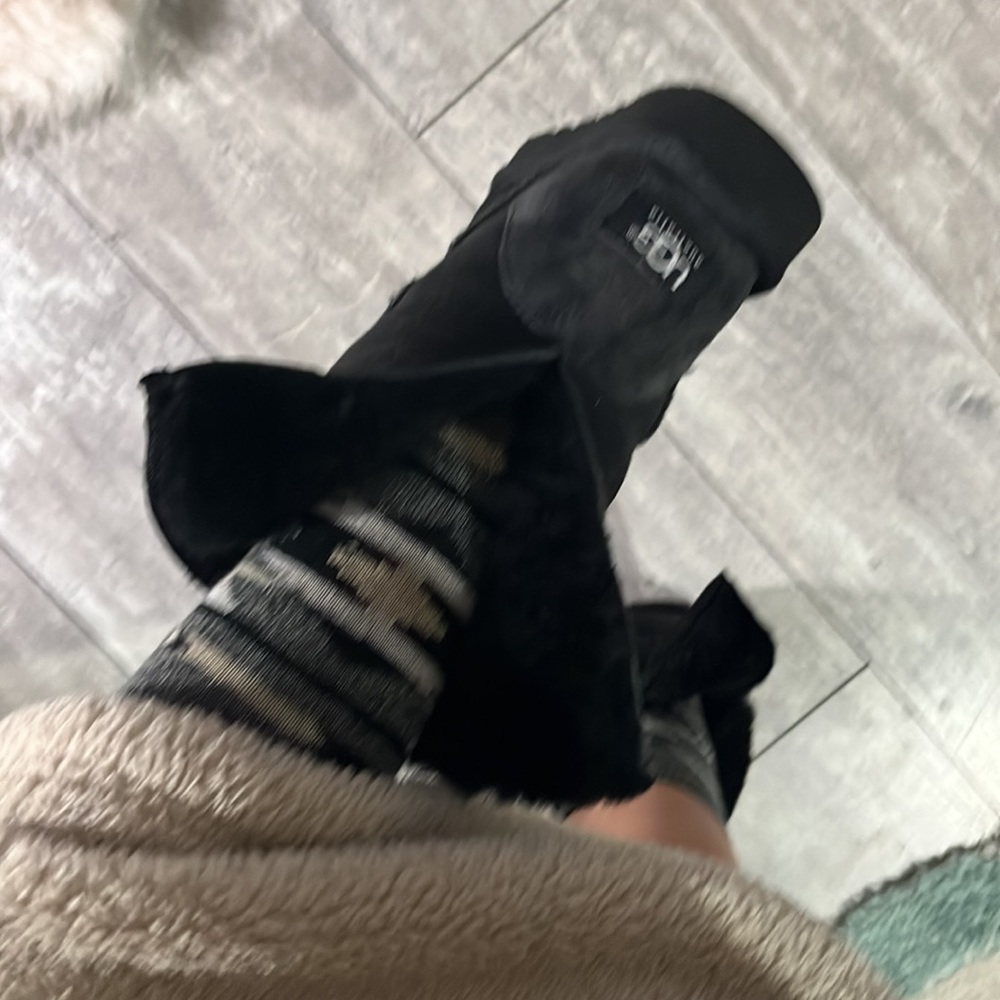 Unique Uggs - image 4